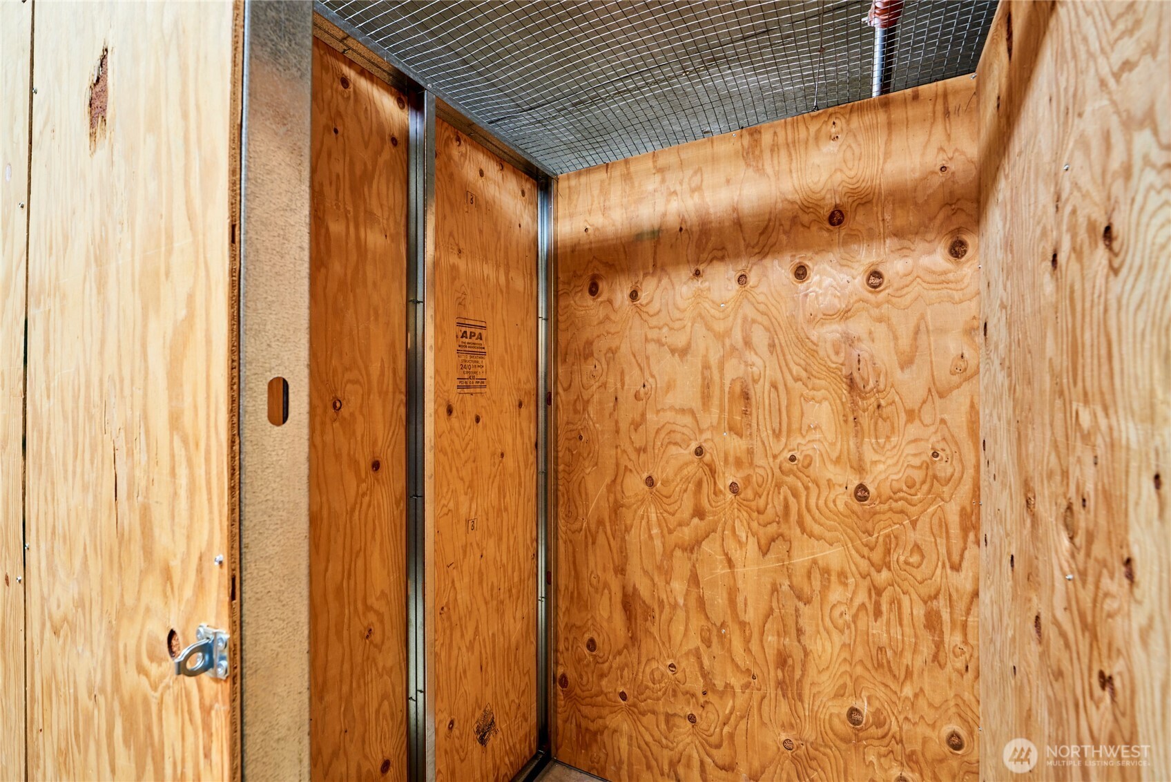 2607 Western Avenue Unit: 553