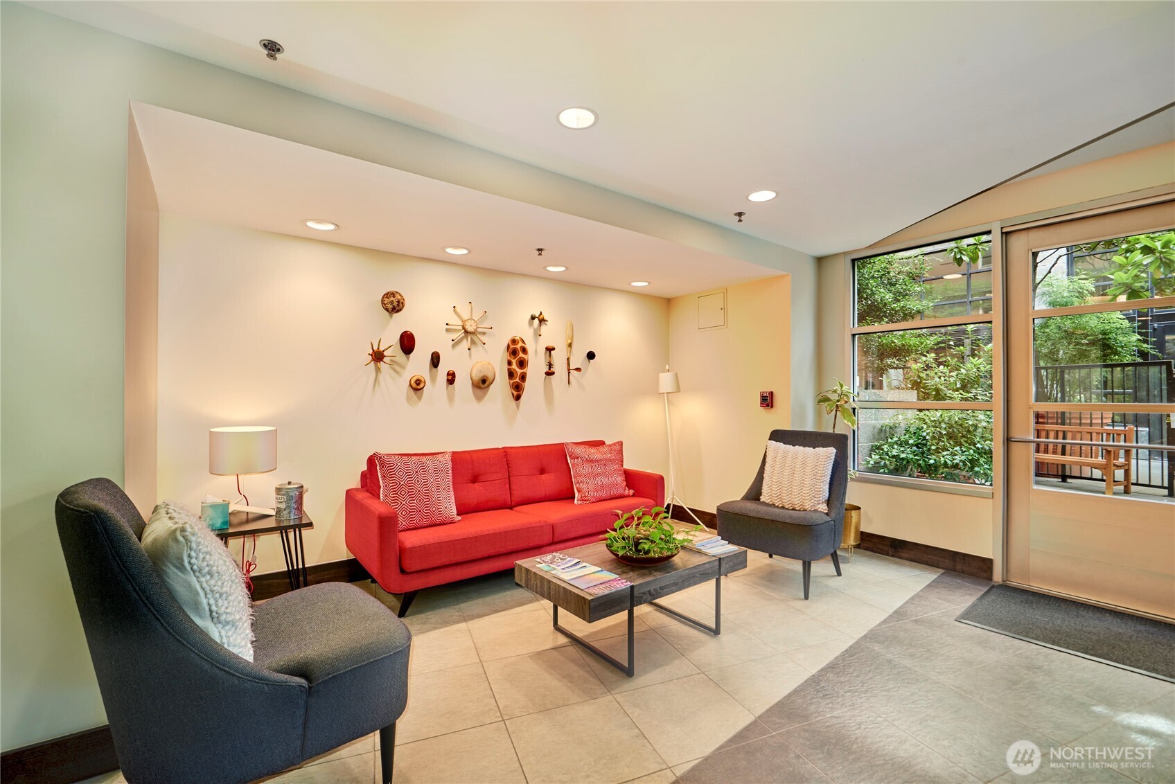 2607 Western Avenue Unit: 553