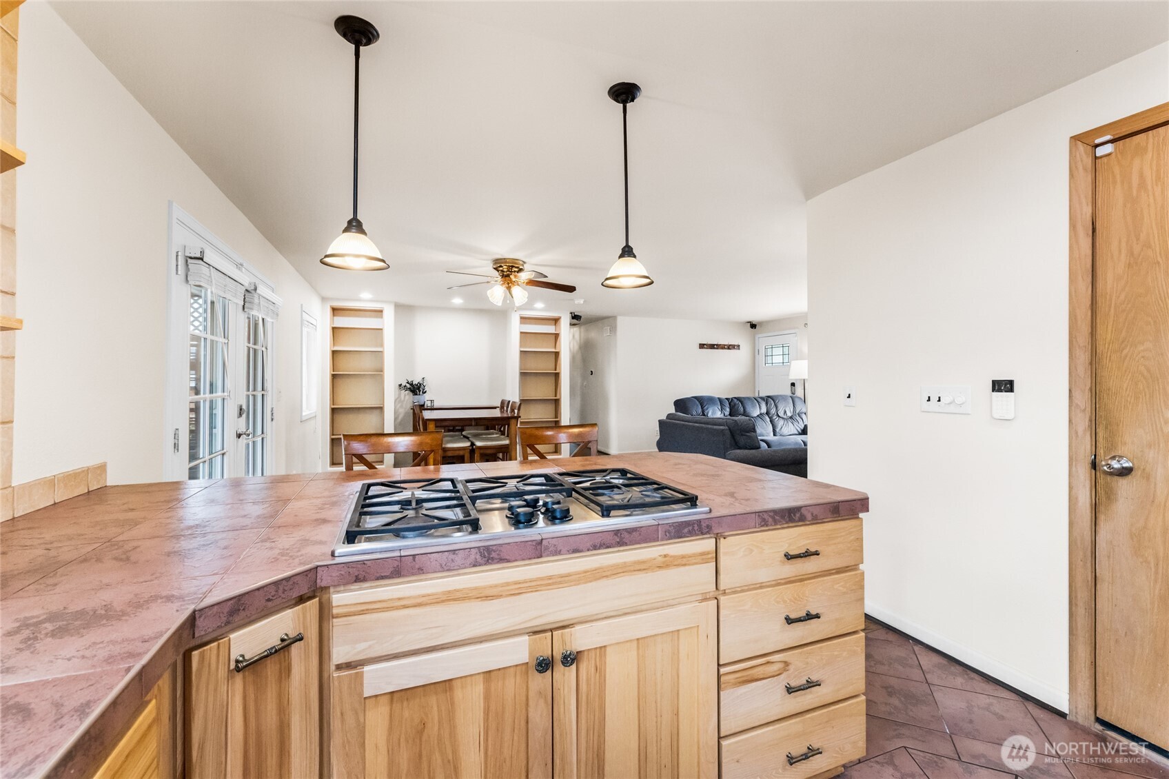 2902 Scenic Drive SE