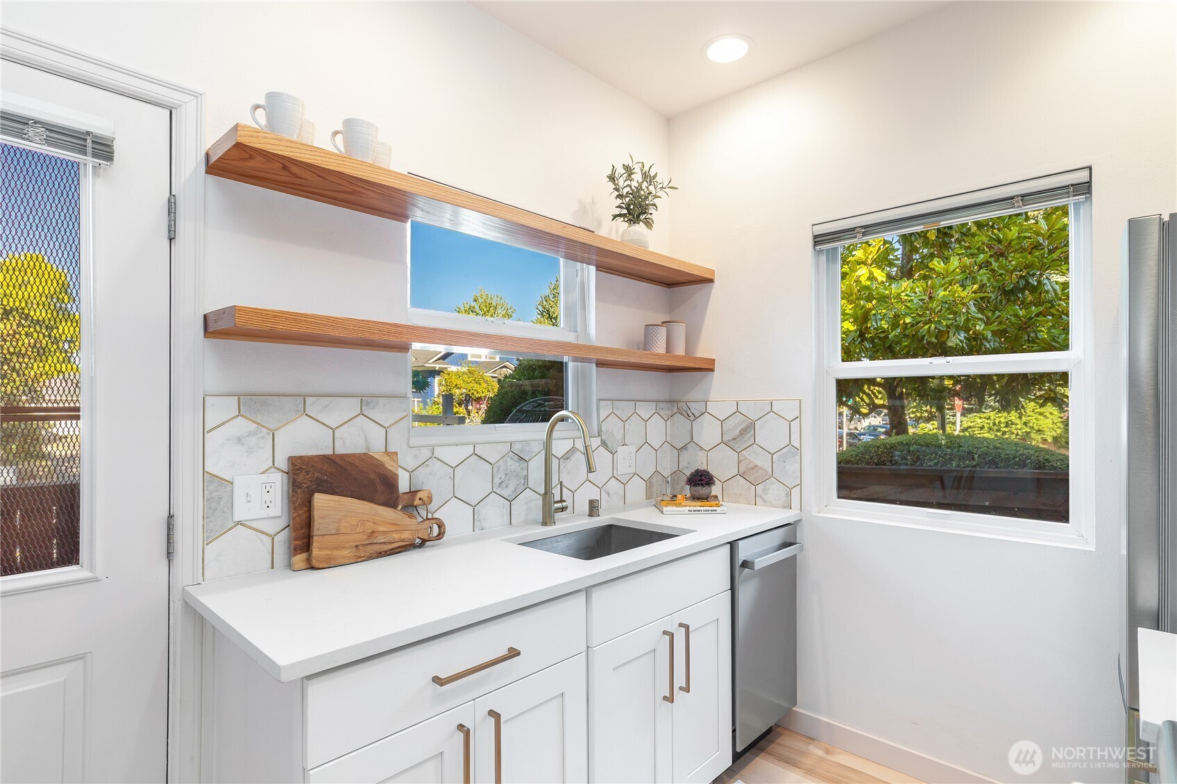 4530 Meridian Avenue N Unit: N1