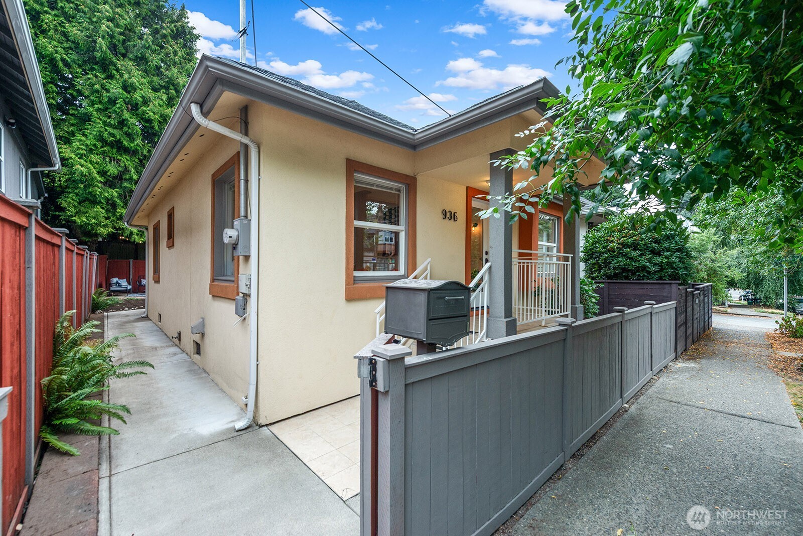 936 Martin Luther King Jr Way S