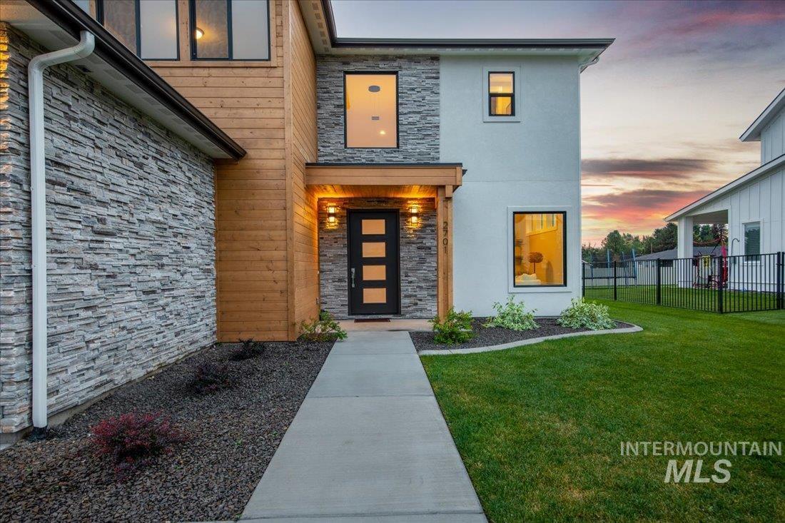2701 N Yount Way