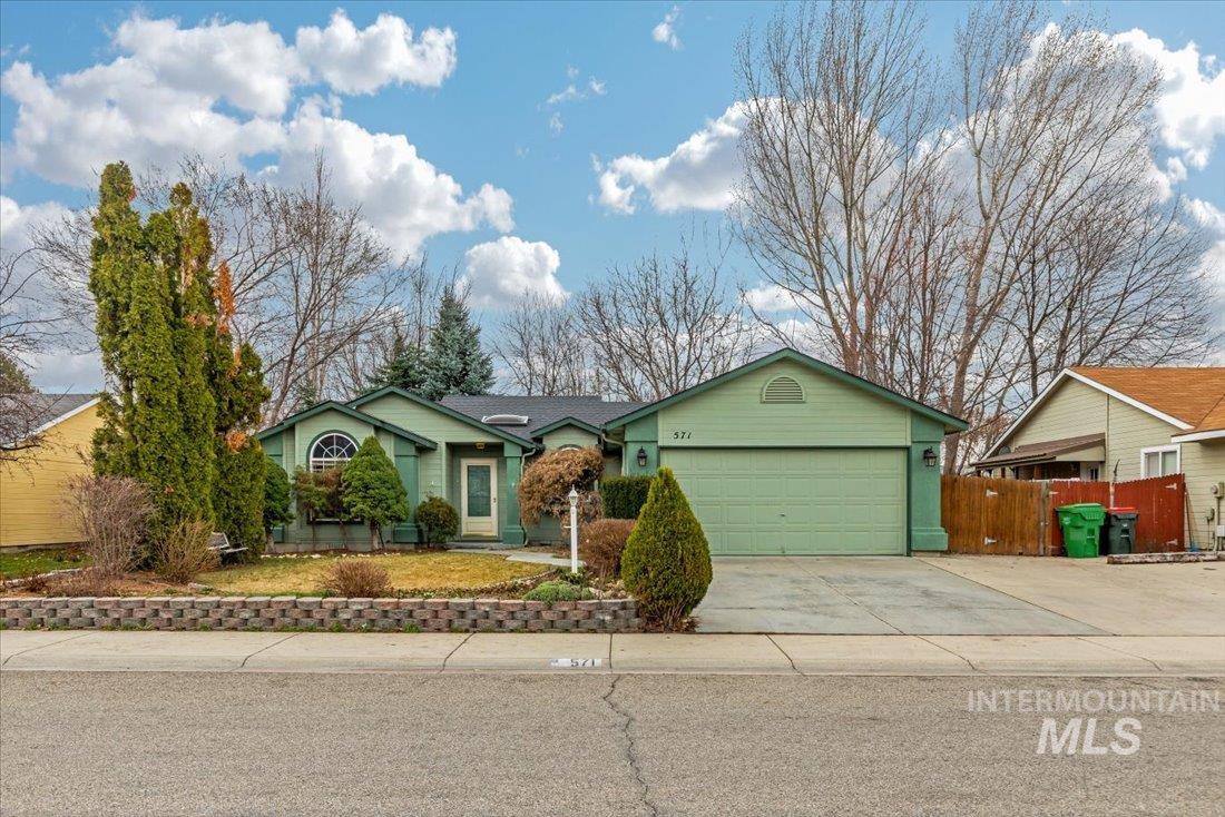 571 W Woodbury Dr