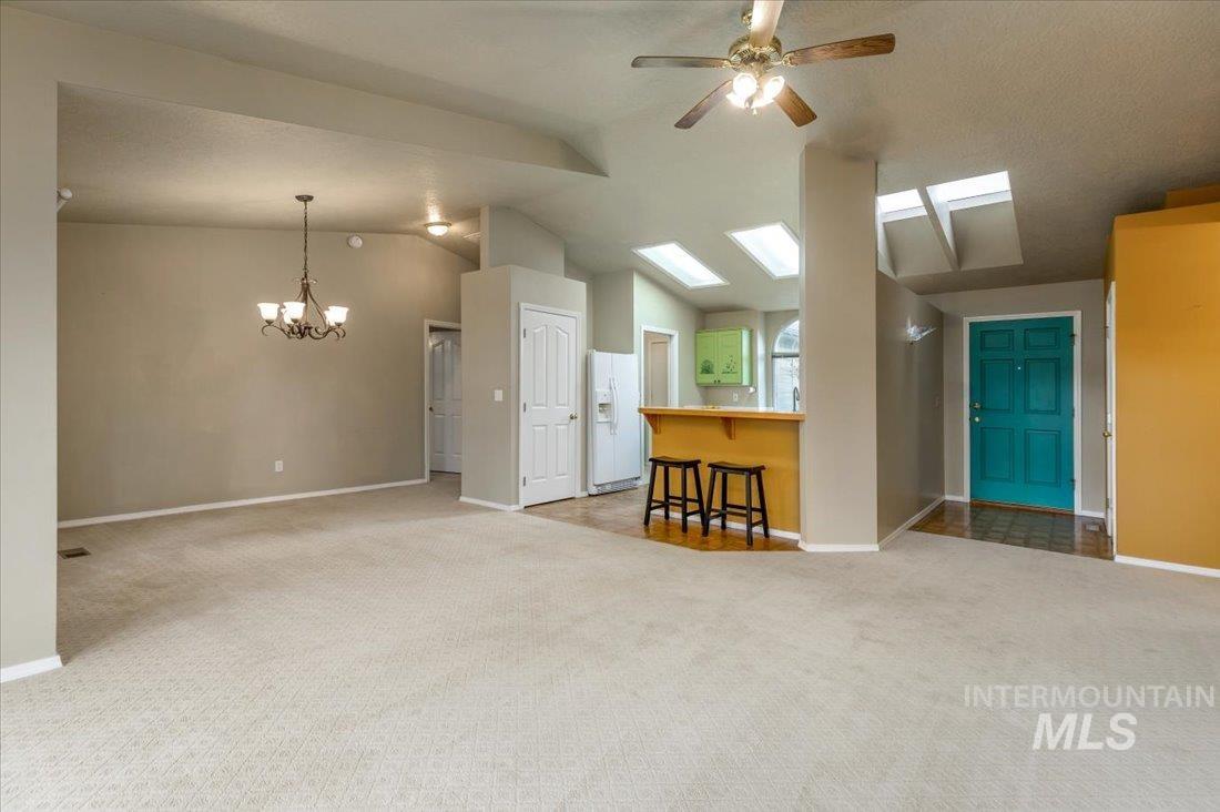 571 W Woodbury Dr