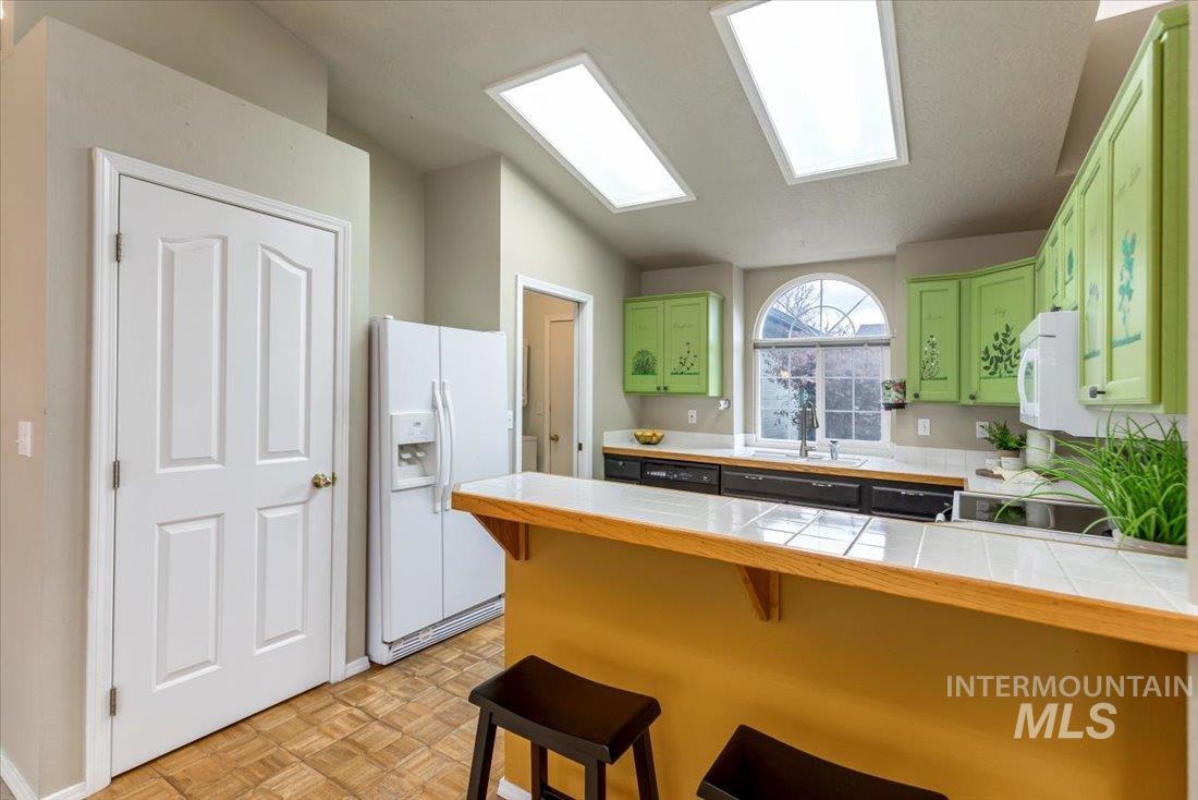571 W Woodbury Dr
