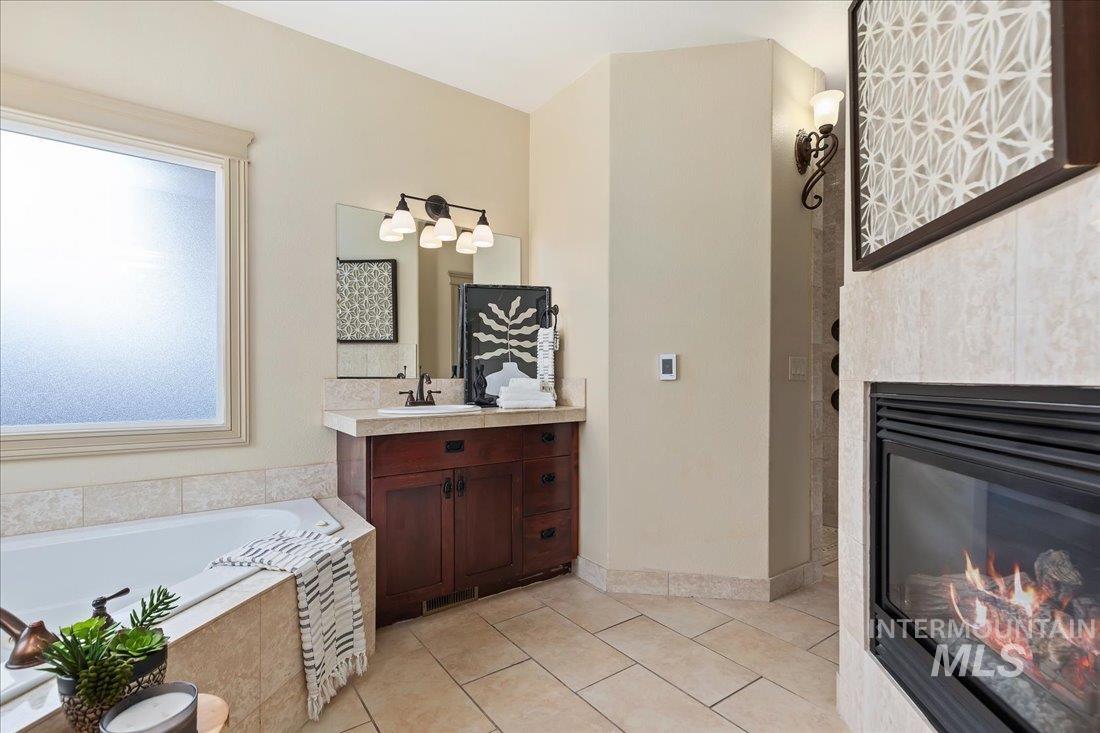 5794 N Flat Tail Way