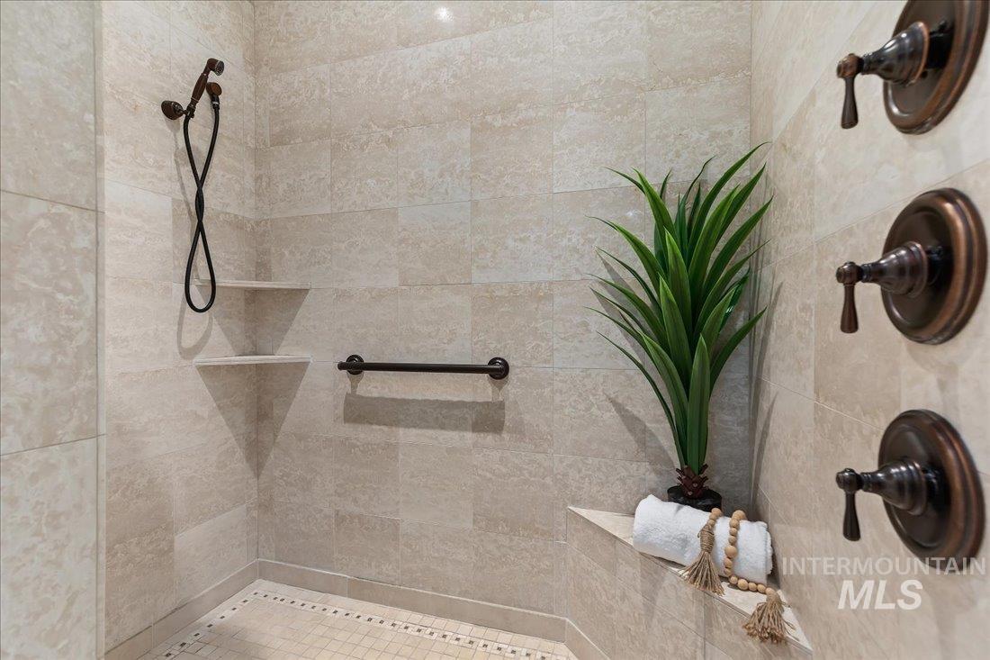 5794 N Flat Tail Way