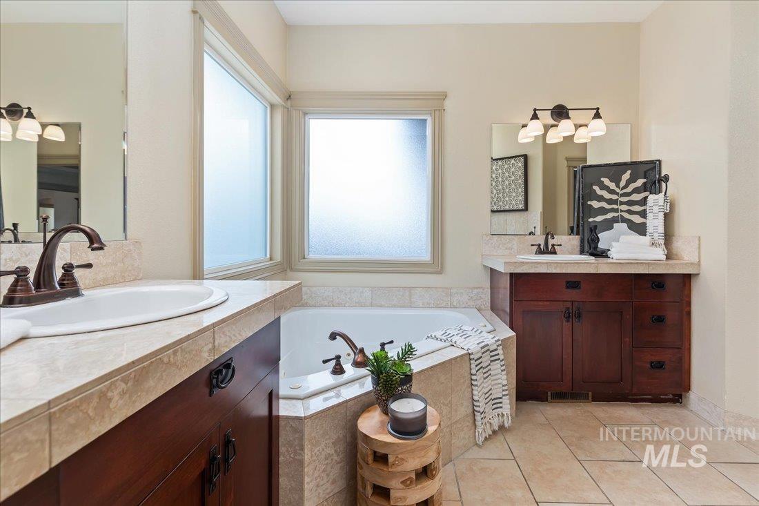 5794 N Flat Tail Way