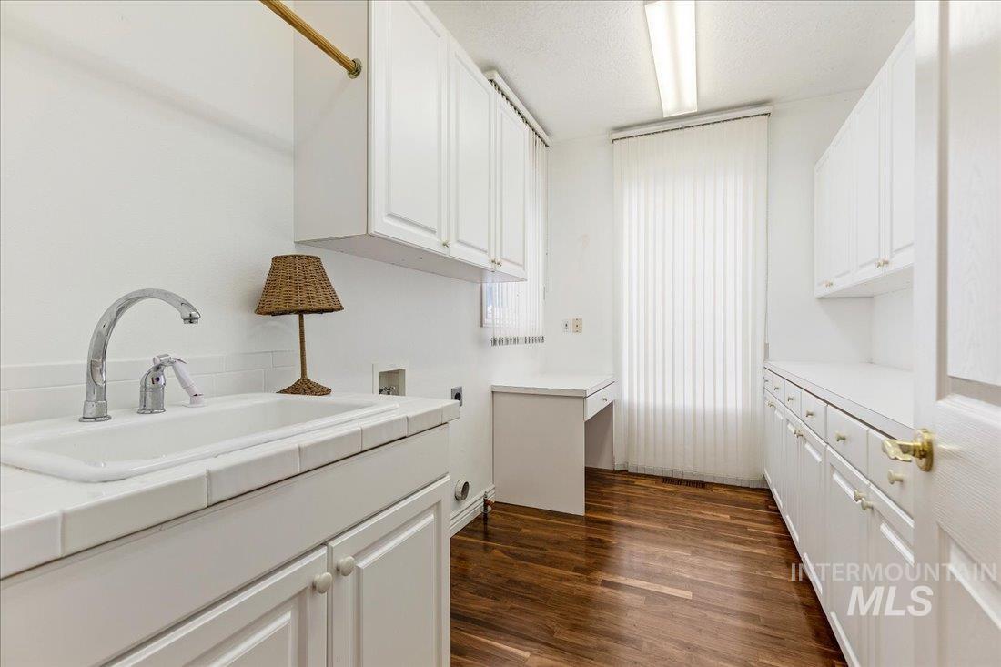 1064 W Ashbourne Dr.
