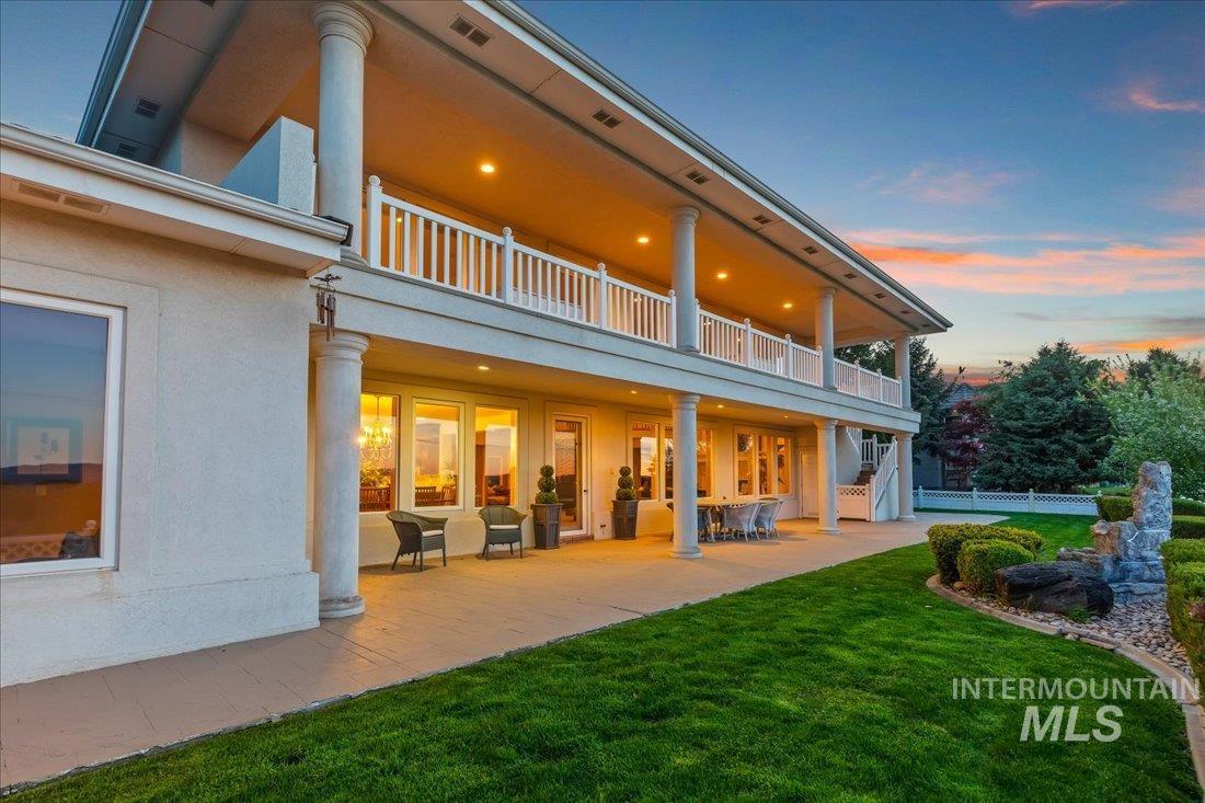 1064 W Ashbourne Dr.