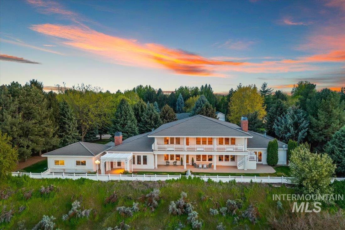 1064 W Ashbourne Dr.