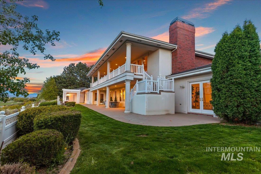 1064 W Ashbourne Dr.