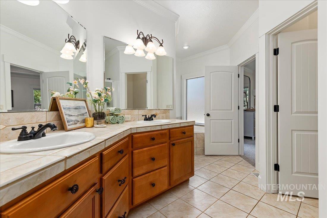 4925 N Red Hills Ave