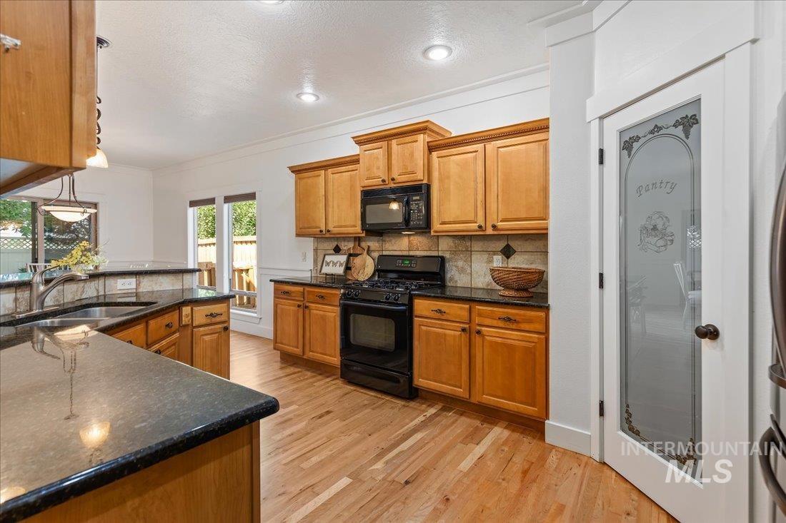 4925 N Red Hills Ave