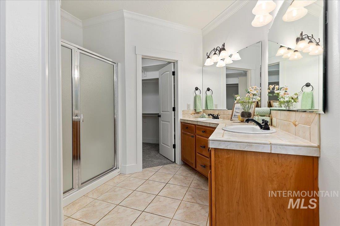 4925 N Red Hills Ave