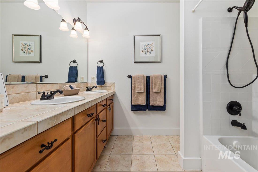 4925 N Red Hills Ave