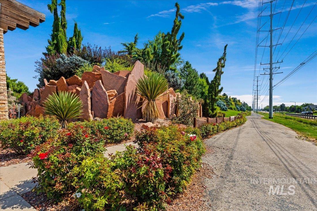 4925 N Red Hills Ave