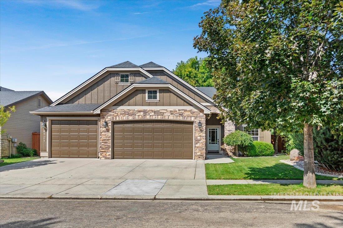 4925 N Red Hills Ave