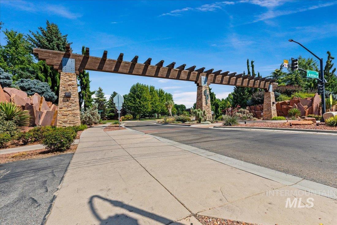 4925 N Red Hills Ave