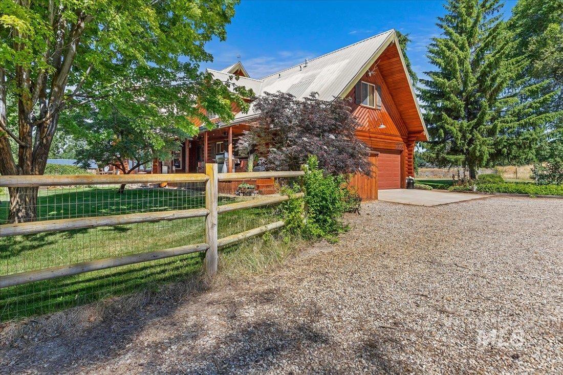 2533 E Boomer Ln