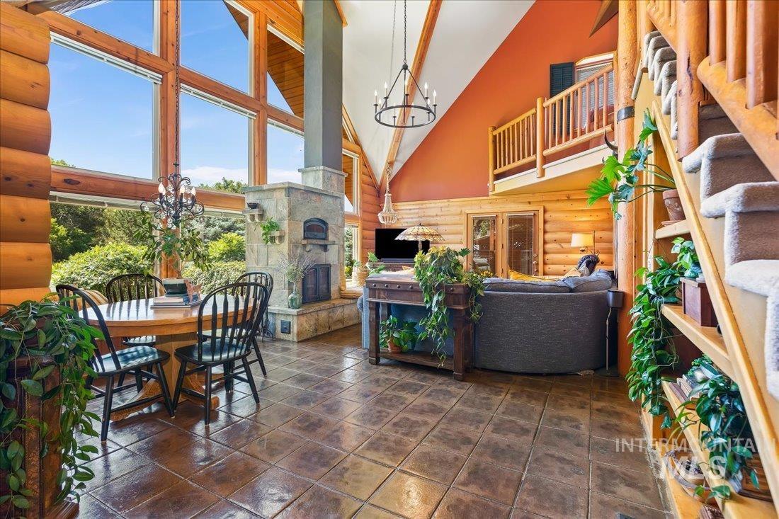 2533 E Boomer Ln