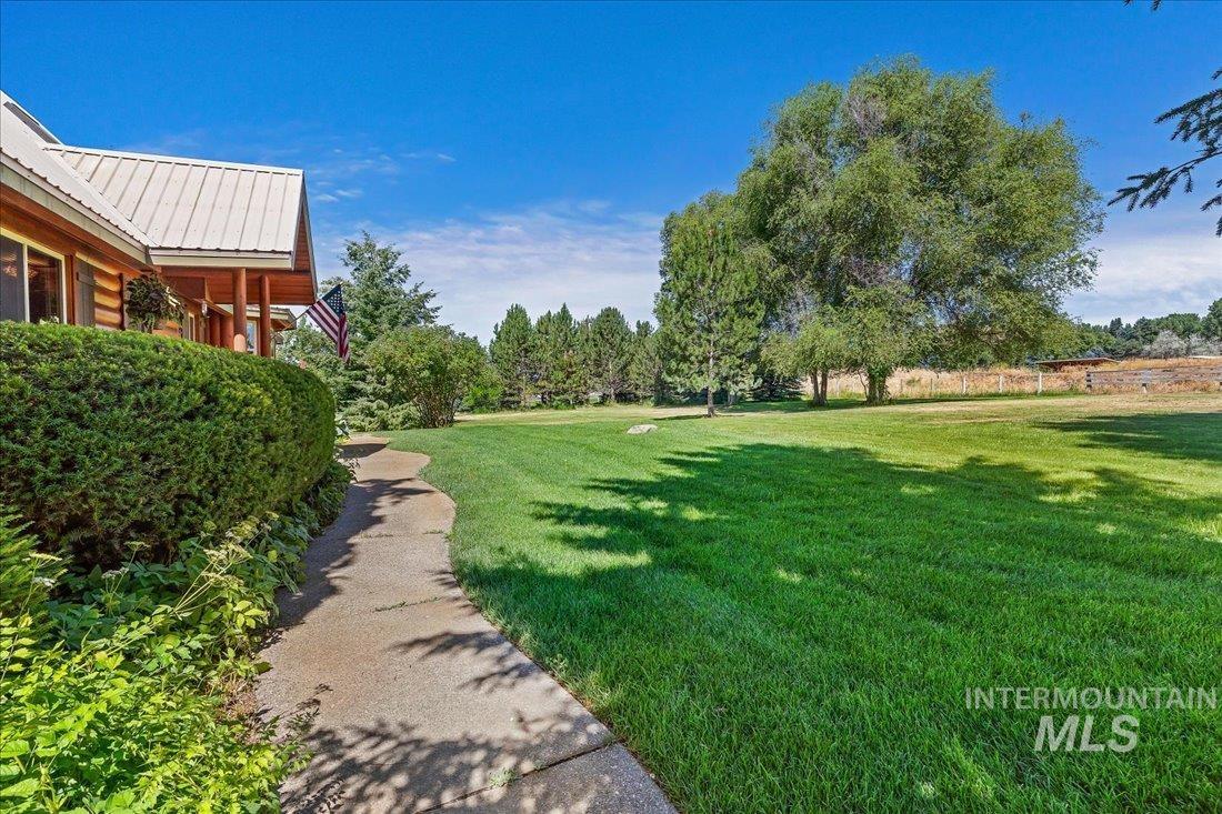 2533 E Boomer Ln