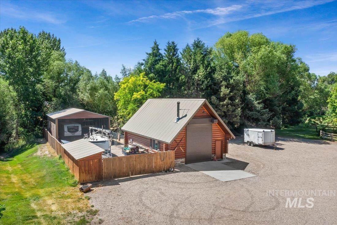 2533 E Boomer Ln