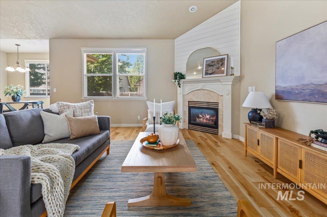 1476 W White Sands Dr