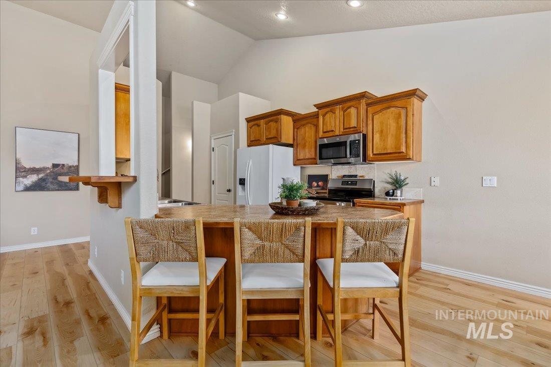 1476 W White Sands Dr