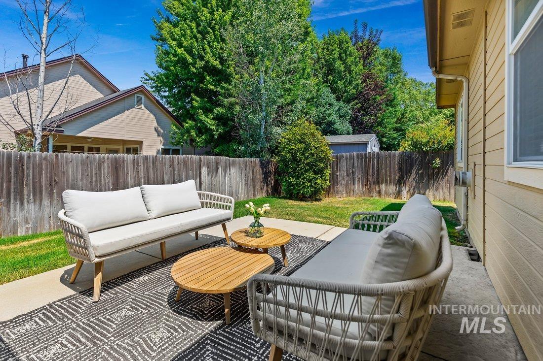 1476 W White Sands Dr