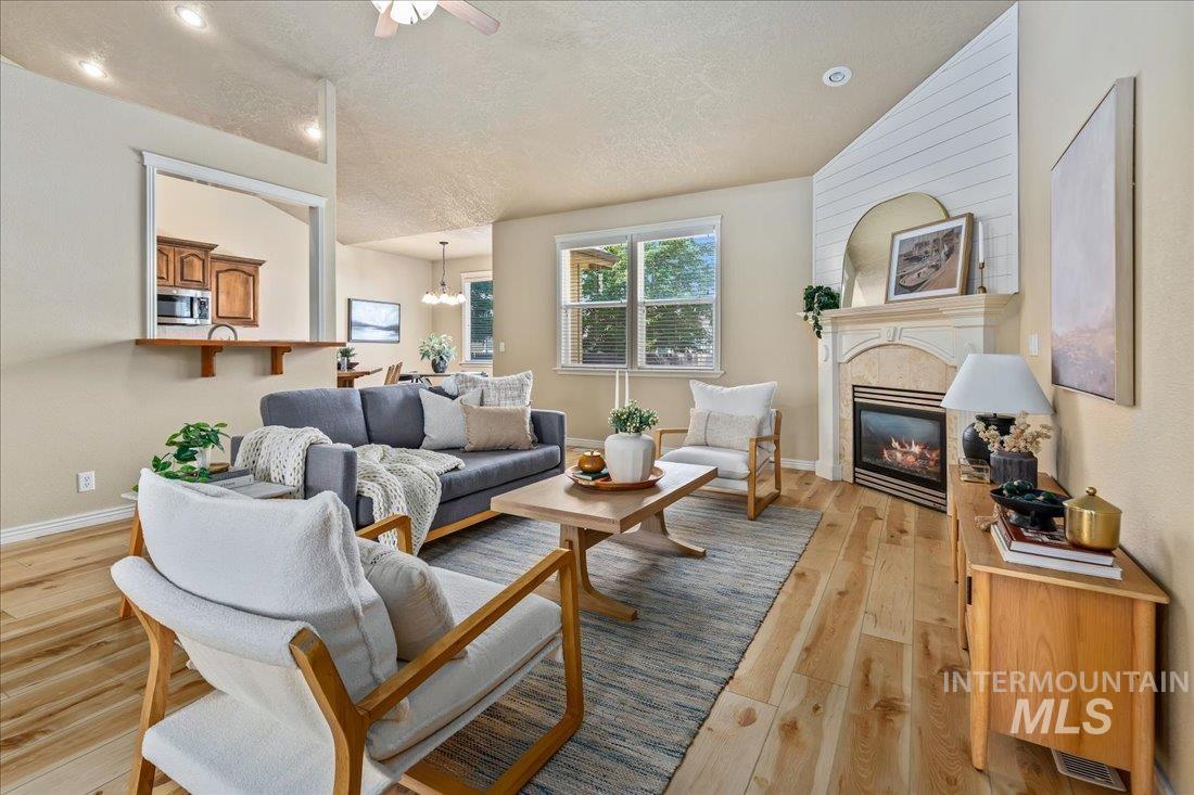 1476 W White Sands Dr