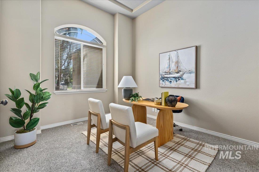 1476 W White Sands Dr