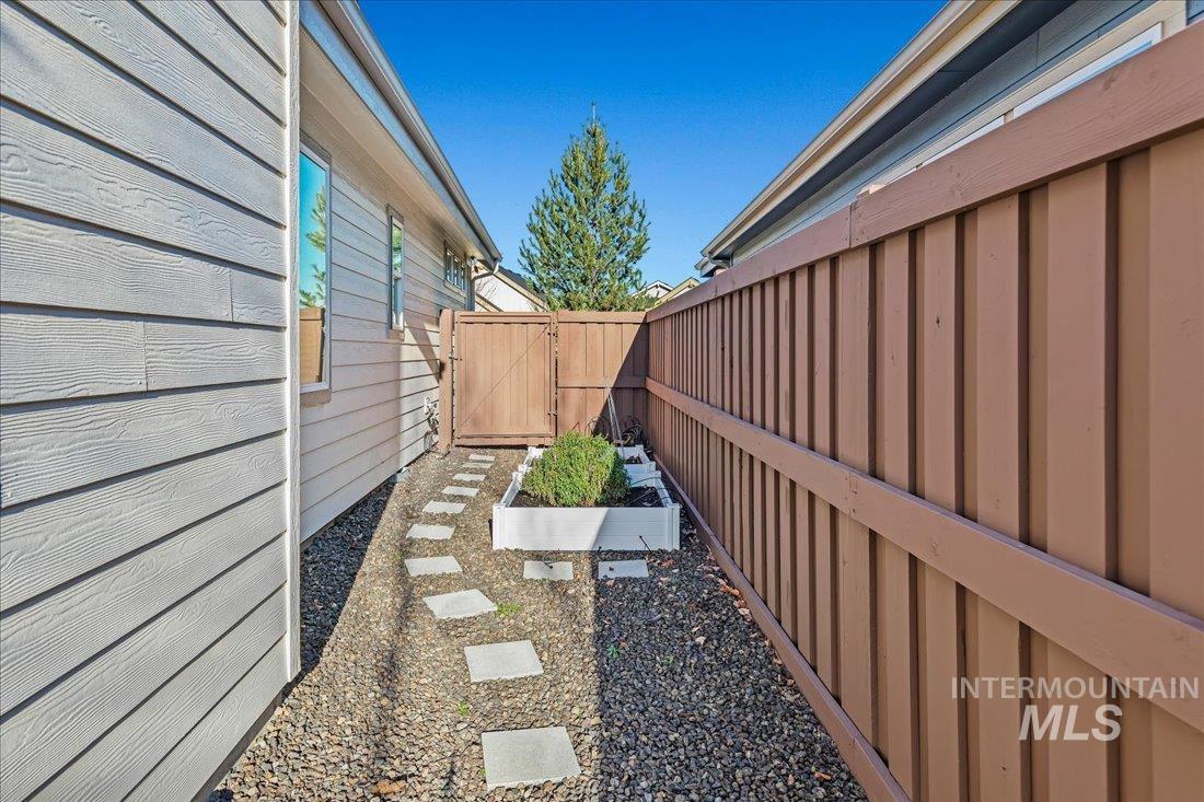 347 W Lockhart Lane