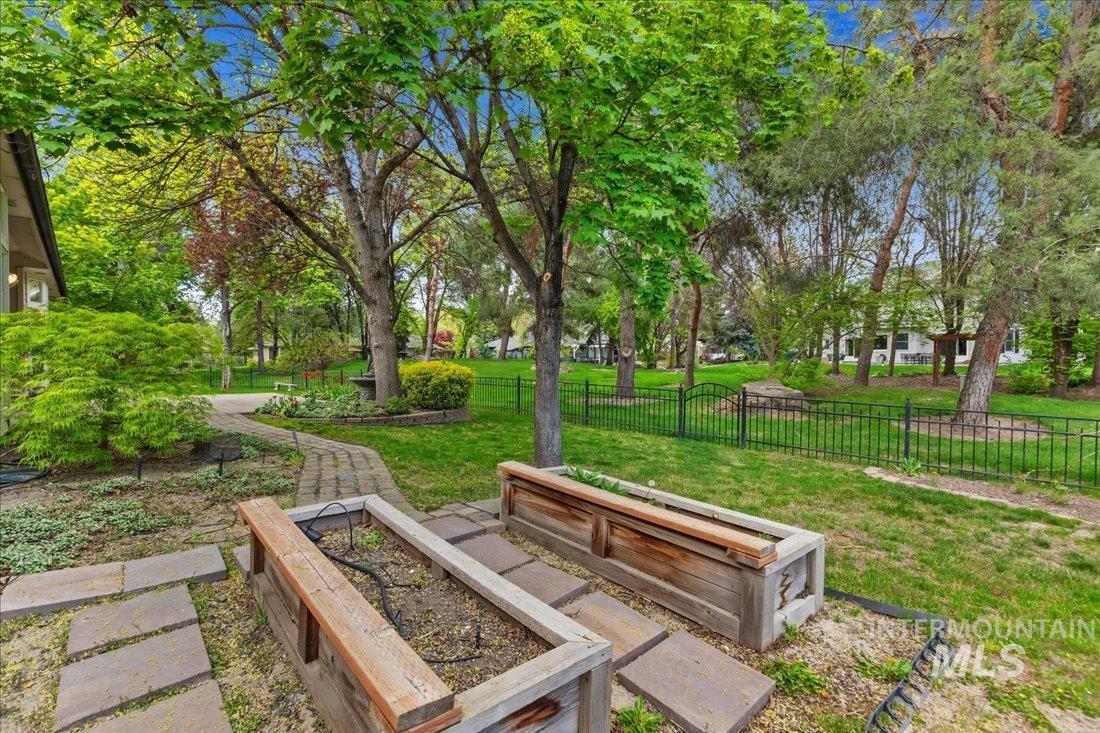 1250 S River Flow Way