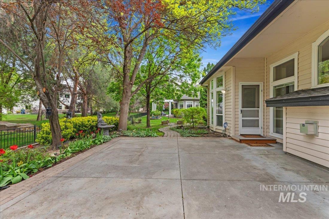 1250 S River Flow Way