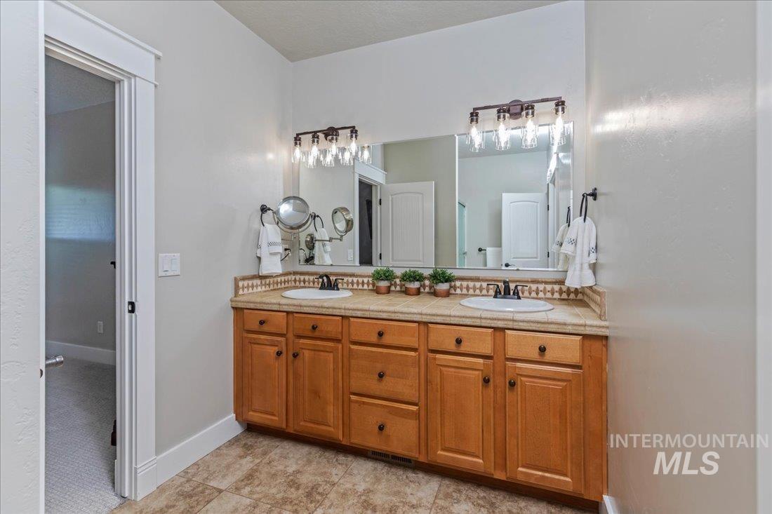 4951 N Red Hills Ave