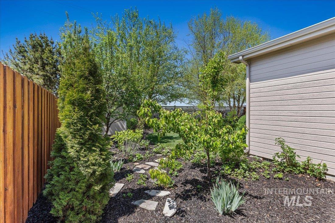 4951 N Red Hills Ave