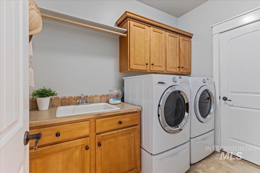 4951 N Red Hills Ave