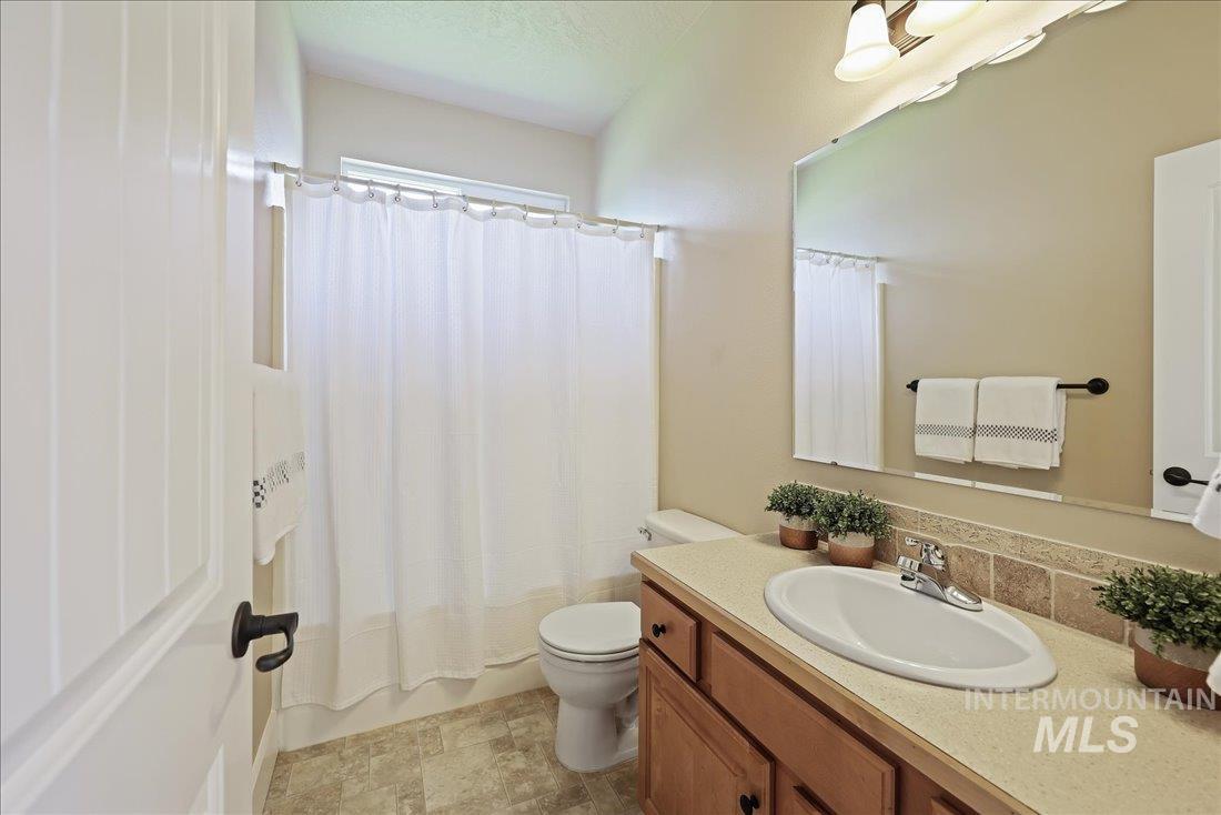 4871 N Red Hills Ave