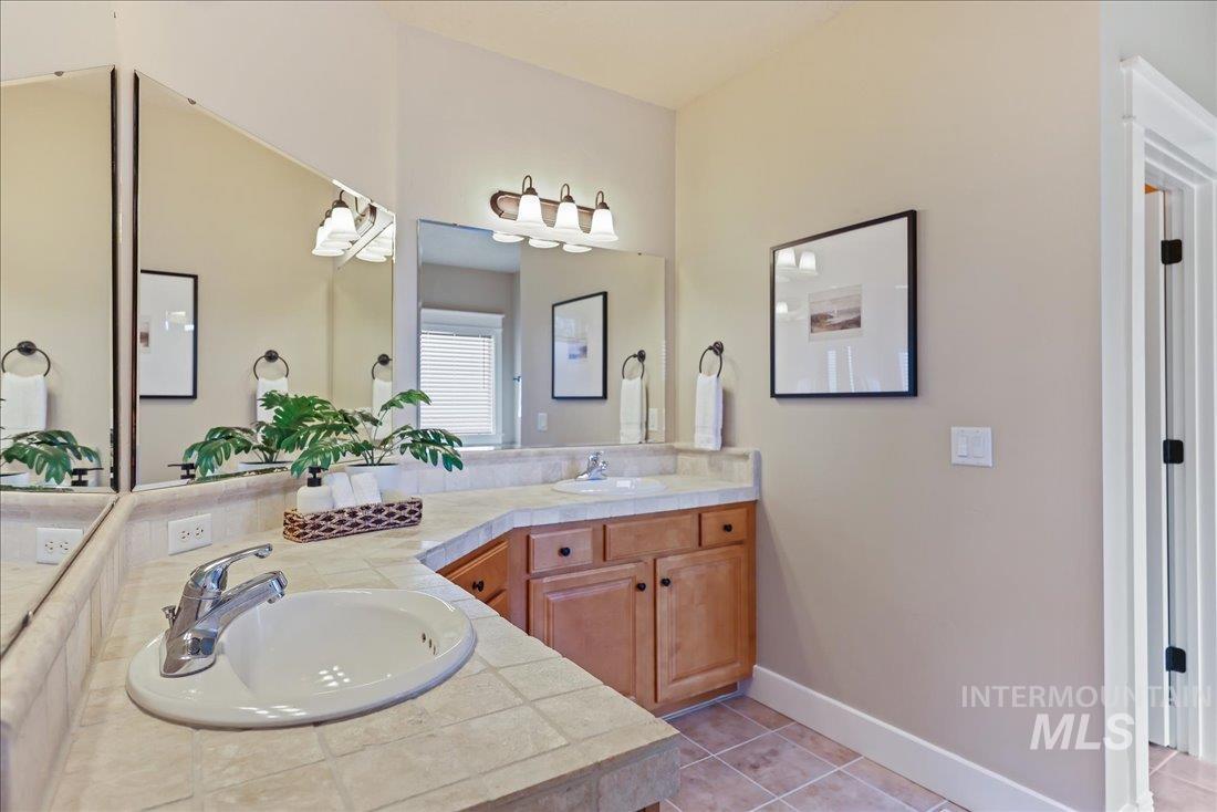 4871 N Red Hills Ave