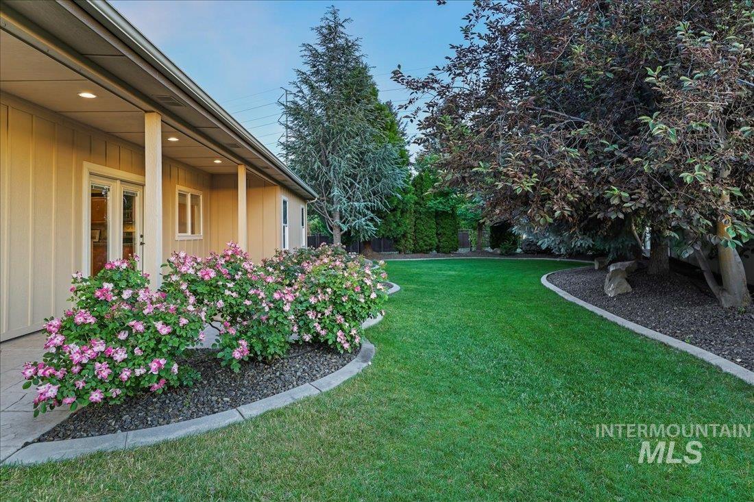 4871 N Red Hills Ave