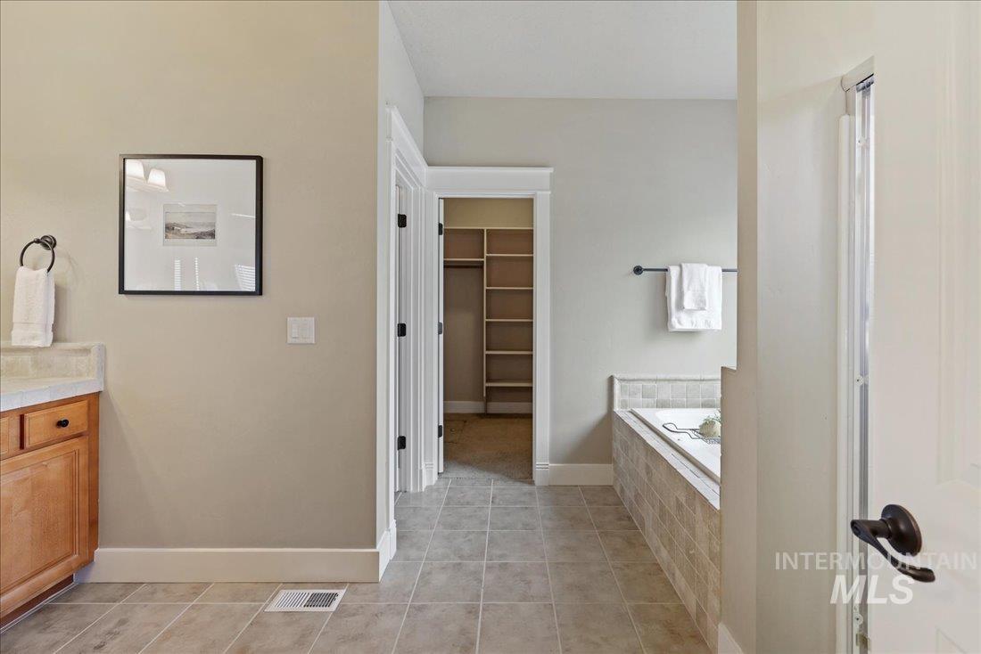 4871 N Red Hills Ave