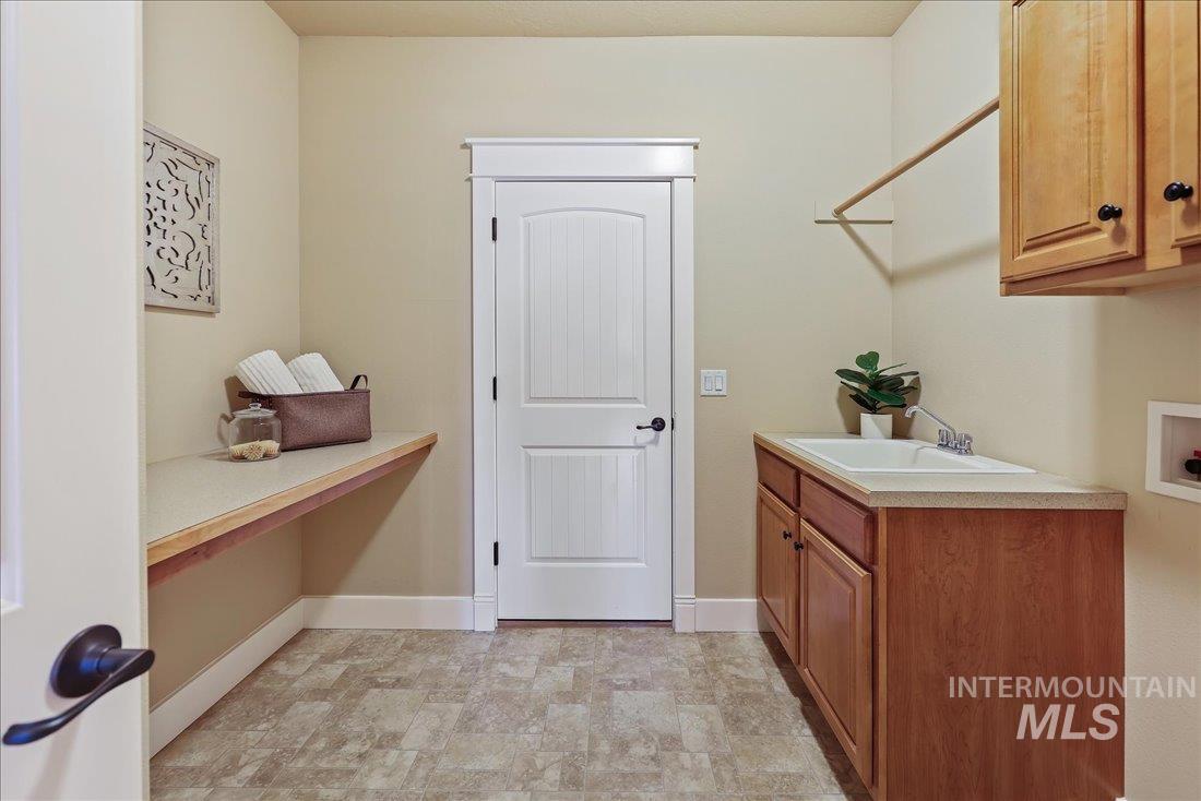 4871 N Red Hills Ave