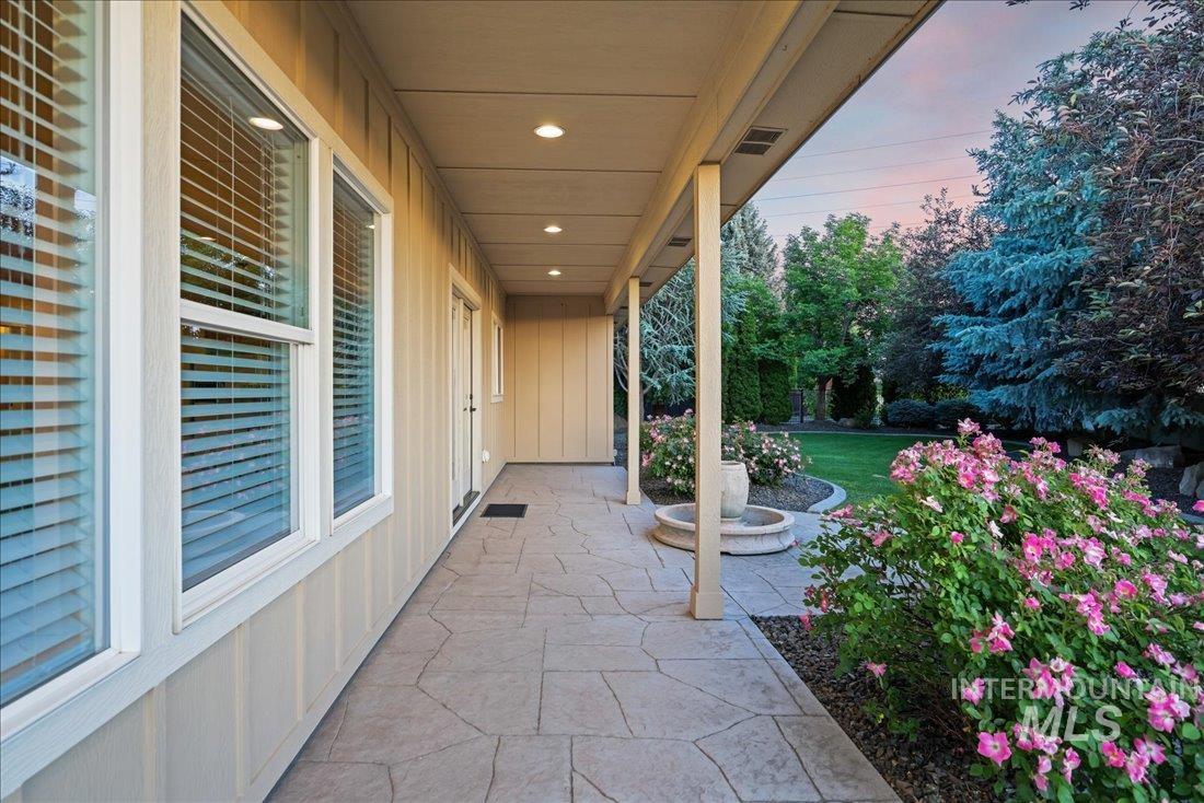 4871 N Red Hills Ave