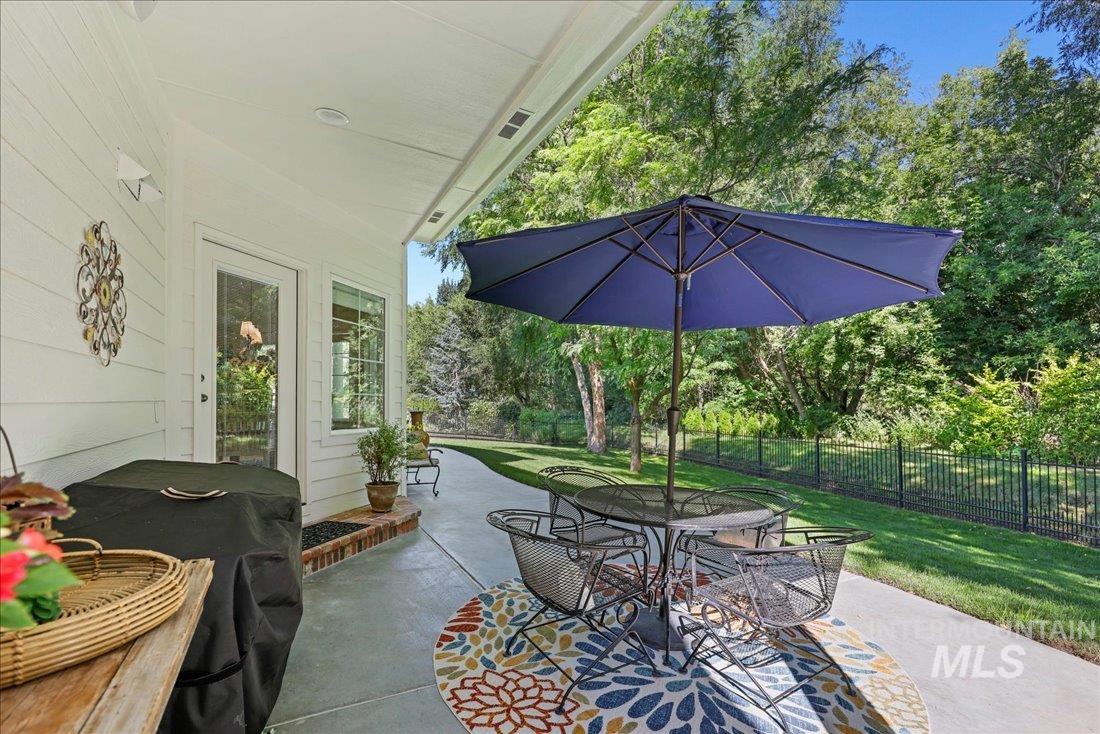 1200 E Covey Run Court