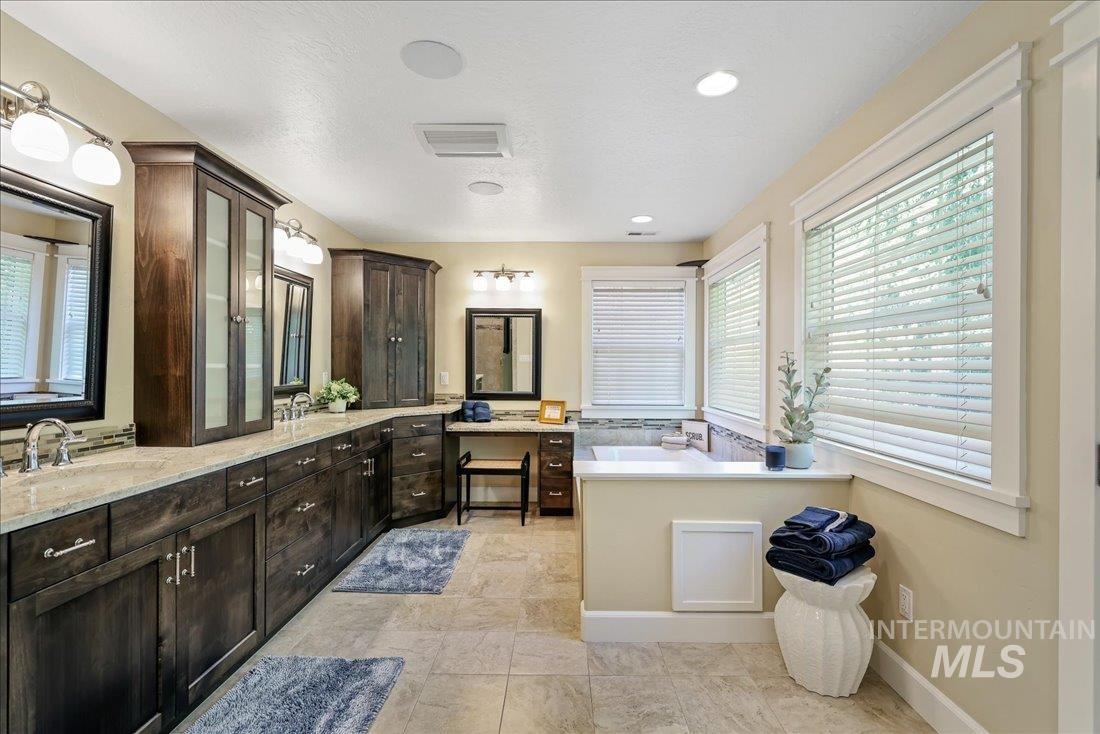 1200 E Covey Run Court