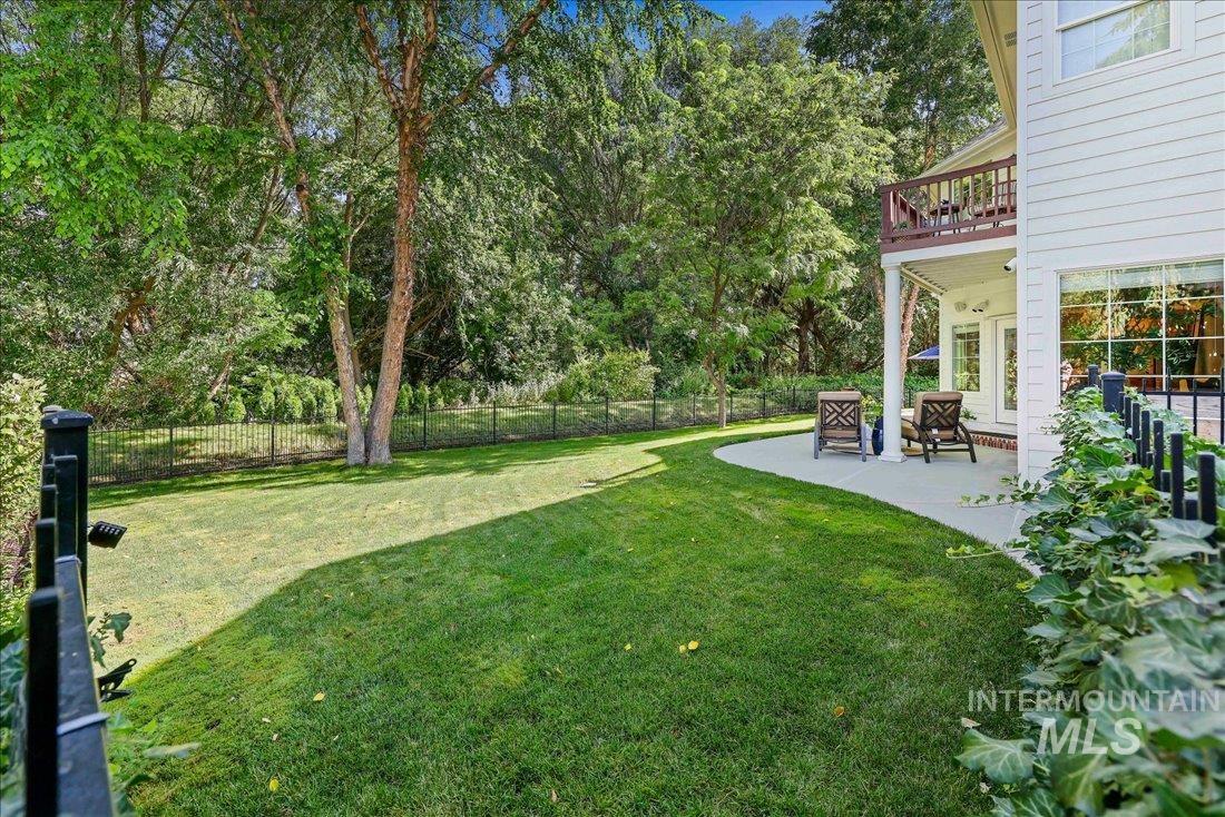 1200 E Covey Run Court