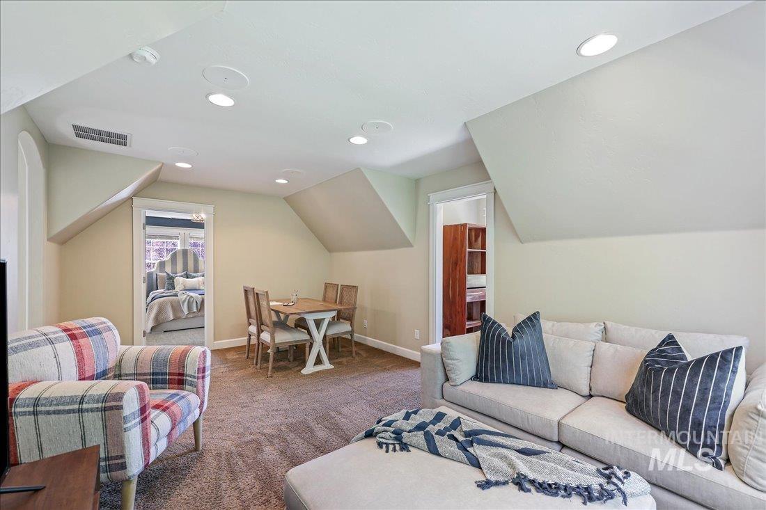 1200 E Covey Run Court