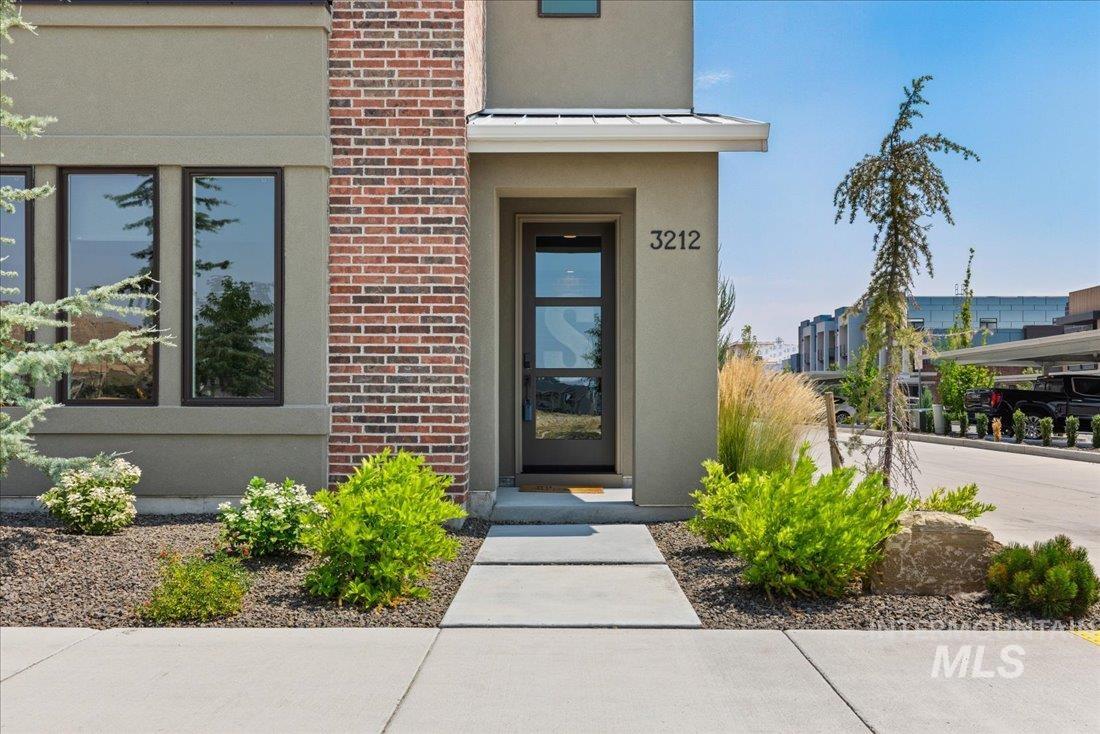 3212 S Barnside Way