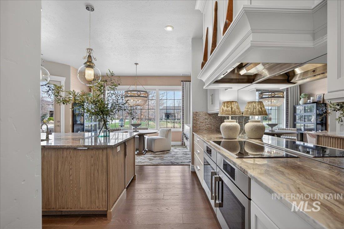 754 S Lone Hollow Way